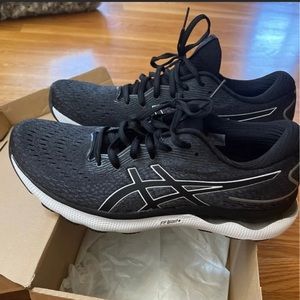 ASICS NWT Gel Nimbus 24